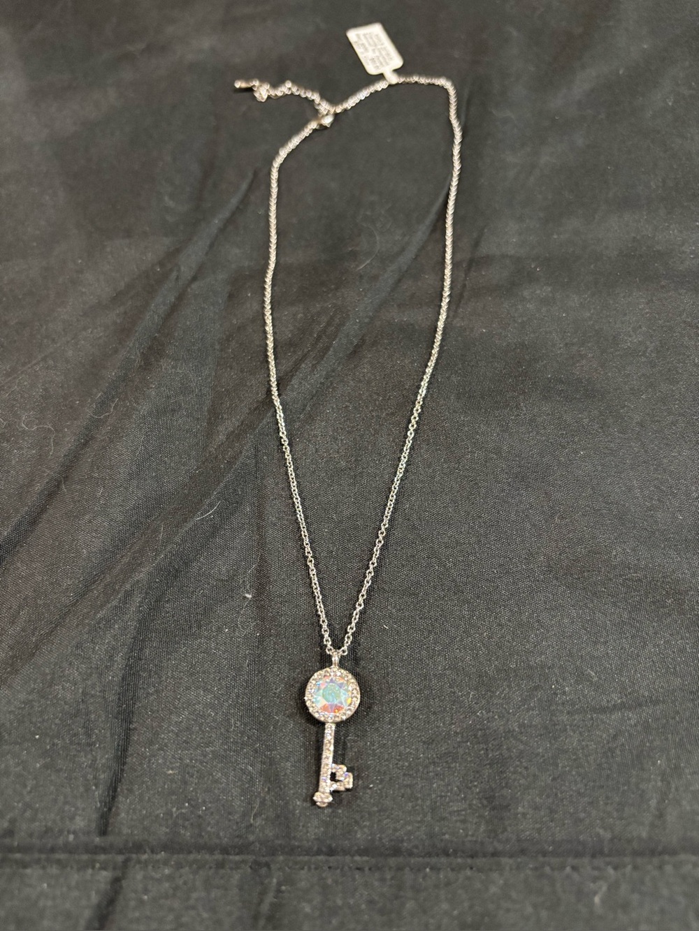 CHARMING INSPIRATIONS NWT FINE SILVER PLATED SWAROVSKI KEY PENDANT NECKLACE